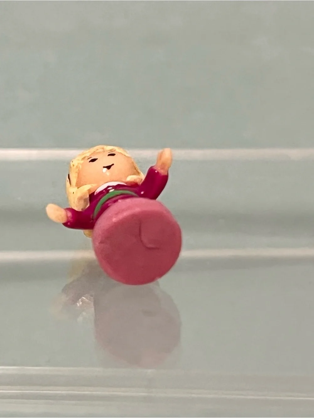 Vintage Polly Pocket 1996 Magical Movin’ Pollyville, magnetic Polly